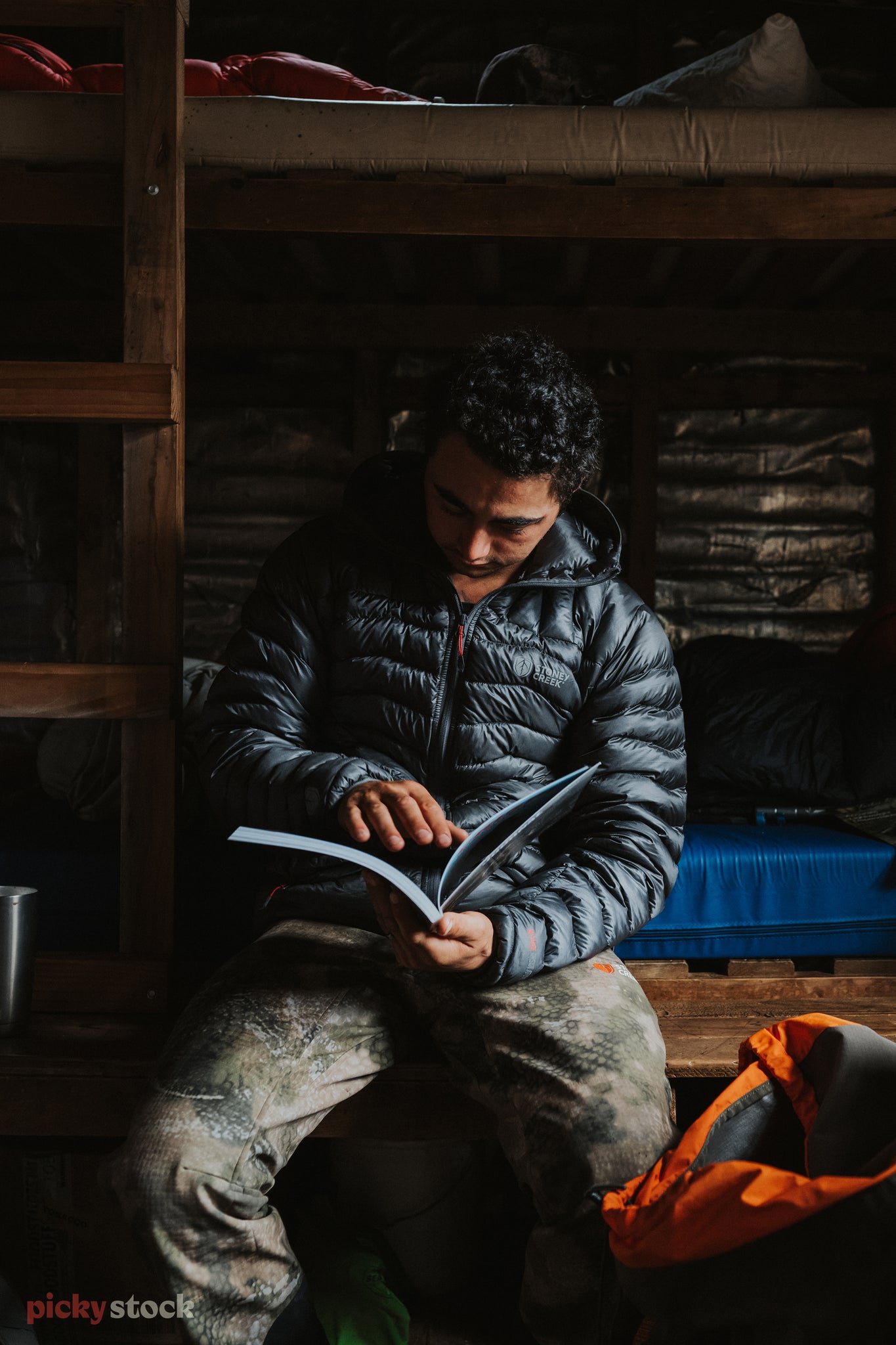 Tramper in hut reading