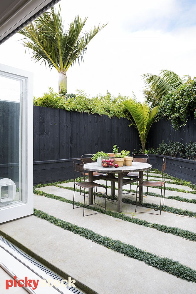 Outdoor table setting